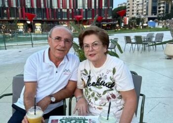 FOTO-LAJM/ U tha se ishin me Presidentin Begaj në New York, çifti Baraj po pi kafe në Tiranë