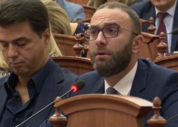 Debate në Kuvend për kalendarin, Bardhi: Nuk cakton datën e shqyrtimit të iniciativave të deputetëve