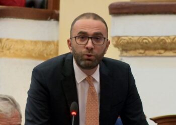 Bardhi, akuza Begajt nga Kuvendi: Dekretoi Meten si ministër pa u shkarkuar ende nga AMF