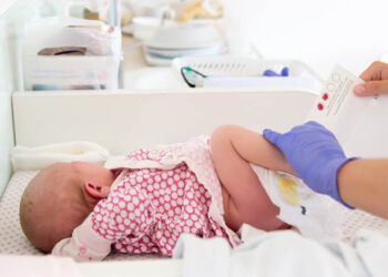 Ja pse analiza e gjakut tek të sapolindurit merret në thembër