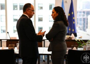 Presidenti Begaj takon Vjosa Osmanin në New York, publikon foton: Bashkë…!