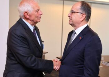 Begaj takohet me Borrell: Dialogu i ndërmjetësuar nga BE-SHBA, e vetmja rrugë për uljen e tensioneve në veri të Kosovës
