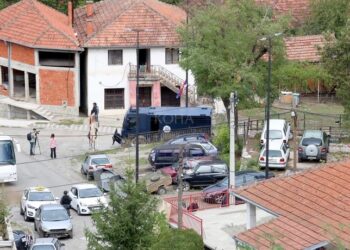Tensionet në Veri, Britania dërgon trupa shtesë në Kosovë