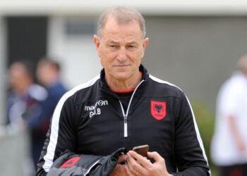 Polonia ‘kërkon’ ndihmë nga një shqiptar, Gianni De Biasi në listën e dëshirave për të pasuar Santos
