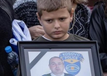 “Unë jam djali i heroit”/ Gazetari rrëfen takimin me të birin 10 vjeçar të Afrim Bunjakut