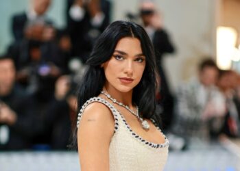 Nga të veçantat e grave kosovare tek sekretet e bukurisë, Dua Lipa flet për revistën prestigjoze