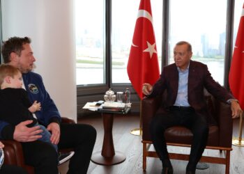 VIDEO/ Zbulohen dy librat që Erdogan i bëri dhuratë Elon Musk