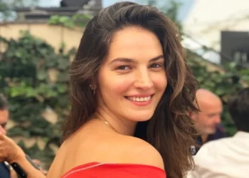 Emina Cunmulaj zgjidhet anëtare jurie e “Miss USA 2023”!