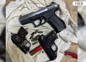 Fshehu 3 pistoleta në oborrin e banesës, arrestohet 61-vjeçari në Levan