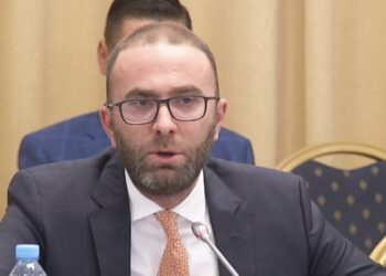 Bardhi mbledh ‘Rithemelimin’ dhe aleatët: Të unifikojmë qëndrimin tonë kundër Edi Ramës