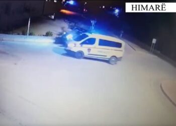 VIDEO/ Ndjekje si në filma, momenti kur furgoni i policisë i pret rrugën makinës të mbushur me drogë
