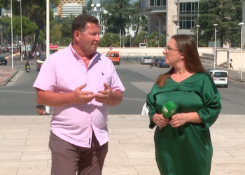 “Tullumbacet që po dëmtojnë fëmijët”, mjeku jep alarmin: Prindër bëni kujdes