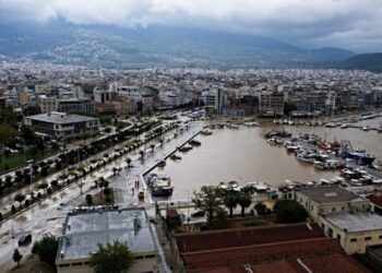 Përmbytje apokaliptike në Greqi, shitësit tentojnë të përfitojnë