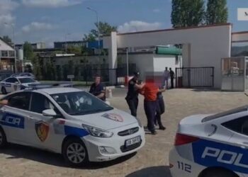 Plagosi me armë zjarri një 30-vjeçar dhe tentoi të largohej, arrestohet 55-vjeçarit në Malësi të Madhe