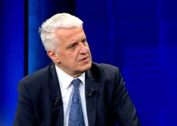 Majko: Shpallje ditë zie nga Serbia është marrje përgjegjësie. Vuçiç, “balerini” i fundit mes lindjes e perëndimit