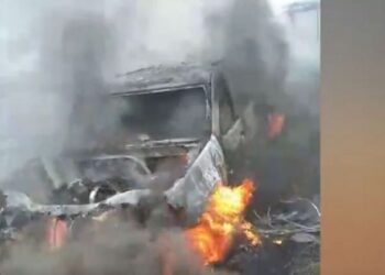 FOTO/ Kjo është makina e djegur që u përdor nga dy autorët për vrasjen e Martin Bardhit