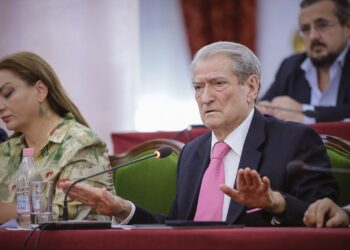 A do të bashkohet me Bardhin? Berisha: Qielli është i kthjellët, e konsideron mundësinë e shiut?