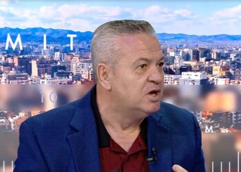 “Soj që vjen nga geni i prishur i komunizmit”/ Murrizi: Berisha e Bardhi ulen në tavolinë, por urrejnë njëri-tjetrin
