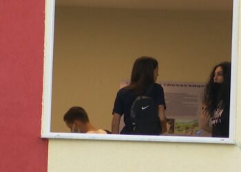 Kush janë kategoritë e nxënësve që përfitojnë bursa sociale/ Publikohet afati i dorëzimit të dokumenteve