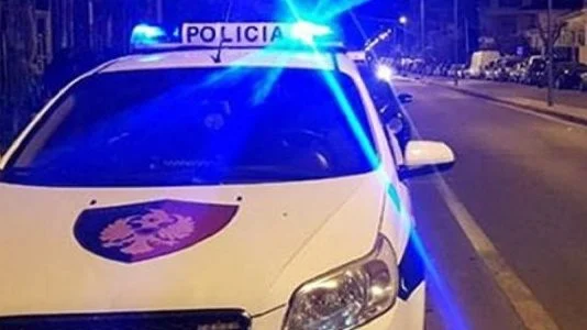 Plagosi me thikë 27-vjeçarin, arrestohet 17-vjeçari në Elbasan