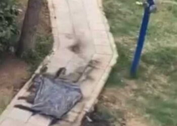 Ngjarja e rëndë: Politikani lyhet me benzinë dhe i vë flakën vetes dhe stacionit policor
