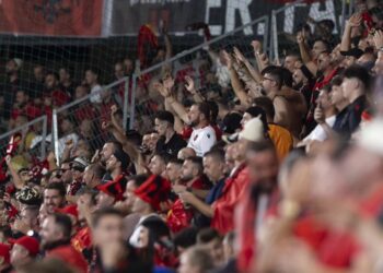 Edi Rama reagon pas ndeshjes së Kombëtares: Luan futboll si e barabartë në çdo drejtim