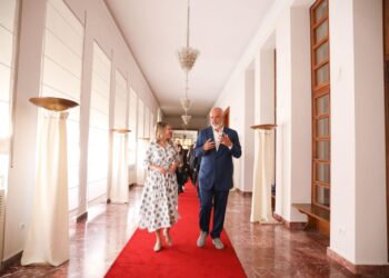 FOTO/ Rama pret në takim ministren e Jashtme të Kanadasë: Kënaqësi të mikprisja…!