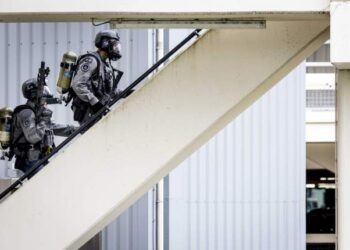 Ngjarja e rëndë në Rotterdam: 32-vjeçari qëllon me armë zjarri në spital, raportohet për disa viktima