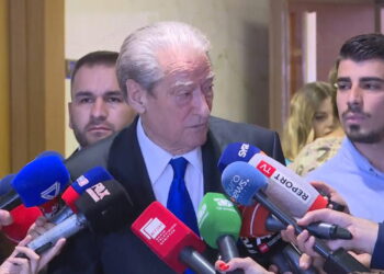 Harrohen 1001 akuzat ndaj njëri-tjetrit, Berisha optimist pas takimit me Bardhin