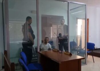 Akuzohet për rrëmbimin e dy të zhdukurve në Sarandë, jepet masa e sigurisë për Albi Mecinin