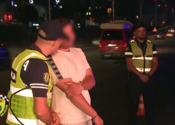 Rrugorja e Tiranës sensibilizon shoferët me një mënyrë të veçantë: I ndalon dhe u vendos të shohin disa pamje