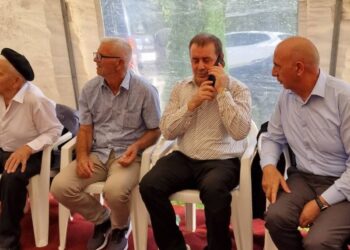 Hashim Thaçi telefonon nga Haga familjen e heroit Afrim Bunajku, për t’i shprehur ngushëllimet