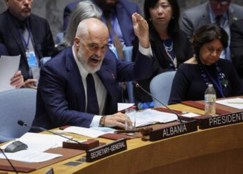 KOMENT – ”Ndaloni luftën dhe Zelensky nuk flet”: Rama tërheq vëmendjen e medias botërore në takimin e KS