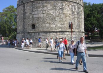 Durrësi i dyndur nga turistë nga e gjithë bota, edhe në shtator hotelet të rezervuara