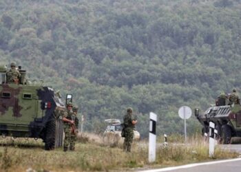 Ushtria serbe drejt kufirit/ Qeveria e Kosovës, thirrje Vuçiç: Tërhiqni menjëherë të gjitha trupat ushtarake nga vija kufitare me Kosovën