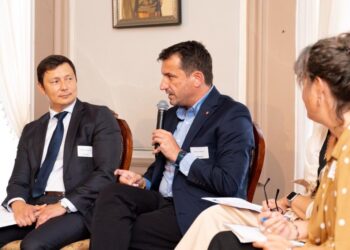 Veliaj në samitin e “Qeverisjes së hapur” në Estoni, takim me kryebashkiakun e Tallinit: Krenar që ndava historinë e transformimit të Tiranës