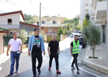 Shtrohet rruga “Rexhep Bastari” te Fresku, Veliaj: Uratat e banorëve janë prova më e mirë për punën tonë, vepra si këto ngelen