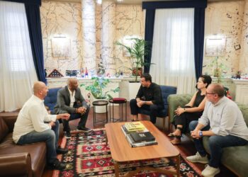 Kampionati botëror i arteve marciale në Tiranë, Veliaj pret kreun e Federatës Kerrith Brown: Mundësi fantastike që…!