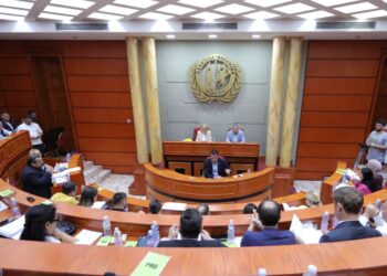 Opozita i ndërpreu fjalën në Këshillin Bashkiak, Veliaj: I keni alergji shkollat e reja, ndaj u rrahët me 60 mijë vota në Tiranë