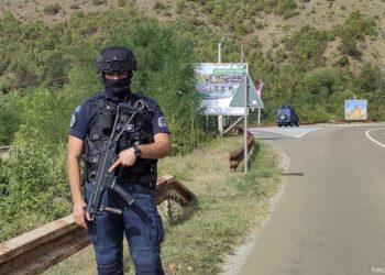 Manastiri i Banjskës nën kontrollin e policisë, shihen edhe makinat e EULEX-it