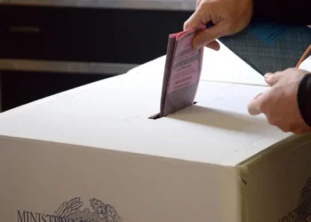 E rrallë/ Votuesi rrëfen një vrasje në fletën e votimit, por policia befasohet nga ajo që zbulon