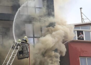 Zjarri në pallatin 10-katësh te “21 Dhjetori”, hetime për shkakun dhe përmbushjen e standardeve të sigurisë