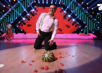 Me shalqi Lushnje me vete, Korreshi i çudit të gjithë gjatë performancës në “Dancing With The Stars”