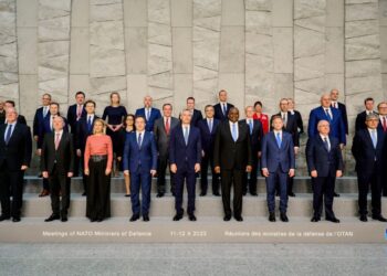 Peleshi në Ministerialin e Mbrojtjes në Bruksel:  BE dhe NATO me mesazhe të qarta, për situatën në Kosovë