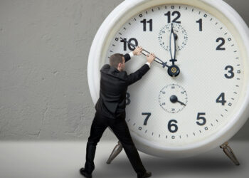 Ndikimi psikologjik me ndryshimin e orës, 7 këshilla për t’u përgatitur për dimër