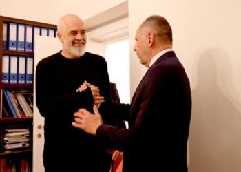 Shkrihen akujt mes Shqipërisë dhe Greqisë, Rama pret në zyrë ministrin e Jashtëm grek