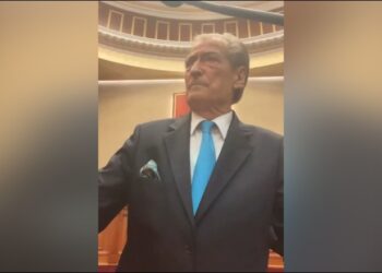 Pas përleshjes mes deputetëve, Berisha “zapton” foltoren: Provokim ndaj opozitës