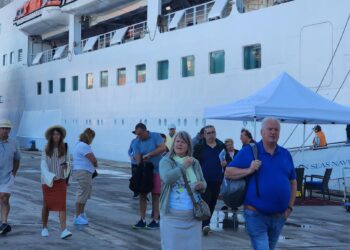 “Seven Seas Navigator”, me 437 turistë nga 22 vende të botës viziton Durrësin