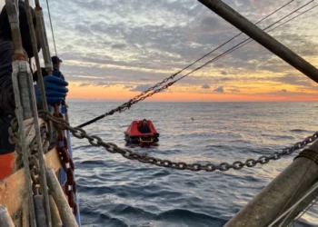 I zhdukur në oqean për gati 2 javë, burri gjendet i gjallë. Zyrtari i Gardës amerikane: Është Mrekulli! Ndodh shumë rrallë që…