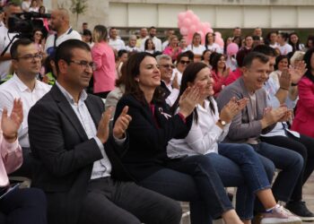 Koçiu dhe Balla mesazh sensibilizimi për gratë e Fierit: Kontrolle të vazhdueshme për të fituar betejën me kancerin e gjirit